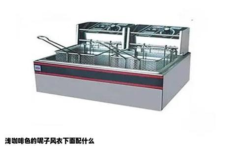 浅咖啡色的呢子风衣下面配什么